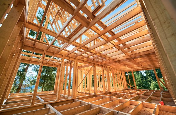 Du projet à la réalité : construire votre rêve avec une maison à ossature bois